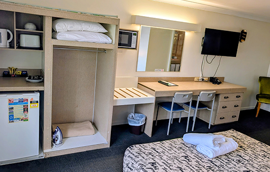 Deluxe Spa Room